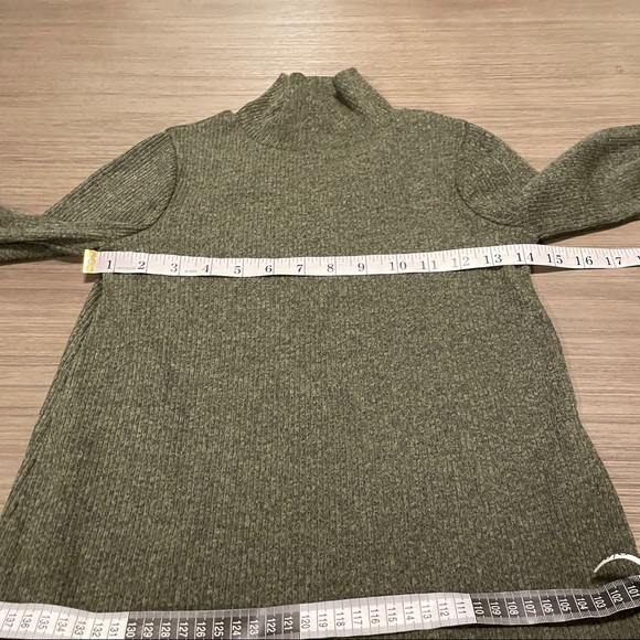 SOLD Madewell Heathered Bubble Sleeve Swing Turtleneck Sweater Olive Green - Picture 8 of 9